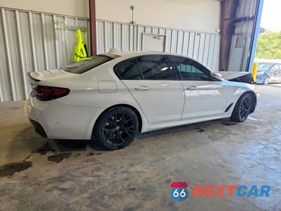 Trzecie zdjęcie samochodu z tyłu: 2022 BMW 530 XI VIN:WBA13BJ03NCJ40293 - miniatura