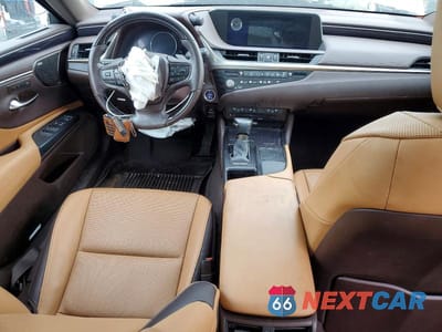 Zdjęcie 8 z 13 samochodu: 2021 LEXUS ES 300H VIN:58ADA1C13MU002515 - miniatura