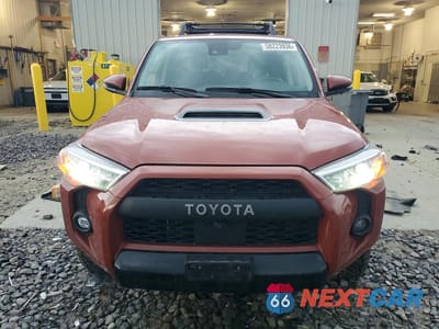 Piąte zdjęcie samochodu w środku: 2024 TOYOTA 4RUNNER VIN:JTELU5JR4R6266574 - miniatura