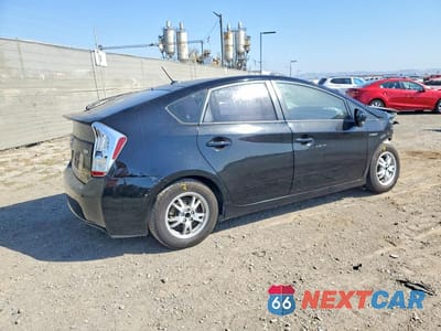Trzecie zdjęcie samochodu z tyłu: 2011 TOYOTA PRIUS THREE VIN:JTDKN3DU7B5373924 - miniatura