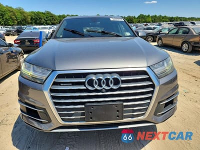 Piąte zdjęcie samochodu w środku: 2017 AUDI Q7 PREMIUM PLUS VIN:WA1LAAF75HD019095 - miniatura