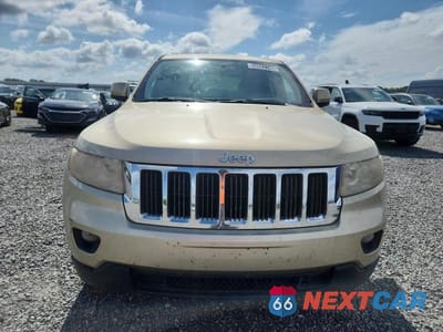 Piąte zdjęcie samochodu w środku: 2011 JEEP GRAND CHEROKEE LAREDO VIN:1J4RS4GG4BC739444 - miniatura