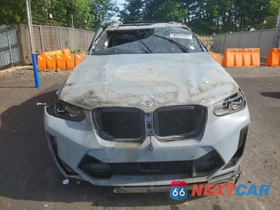 Piąte zdjęcie samochodu w środku: 2023 BMW X4 M VIN:5YM23EC03P9R31145 - miniatura