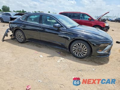 Czwarte zdjęcie samochodu z boku: 2025 HYUNDAI SONATA HYBRID LIMITED VIN:KMHL54JJ6SA105289 - miniatura