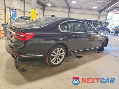 Trzecie zdjęcie samochodu z tyłu: 2016 BMW 750 XI VIN:WBA7F2C51GG418551 - miniatura