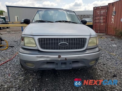 Piąte zdjęcie samochodu w środku: 2002 FORD EXPEDITION XLT VIN:1FMRU15L32LA49565 - miniatura