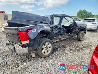 Trzecie zdjęcie samochodu z tyłu: 2013 GMC SIERRA K1500 SLE VIN:3GTP2VE7XDG332962 - miniatura