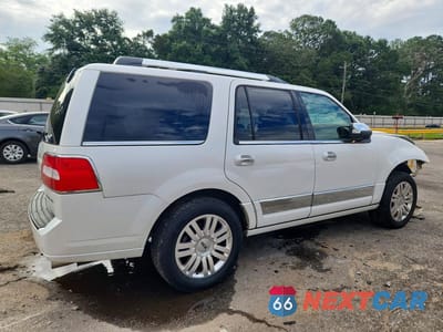 Trzecie zdjęcie samochodu z tyłu: 2013 LINCOLN NAVIGATOR VIN:5LMJJ2H5XDEL06122 - miniatura