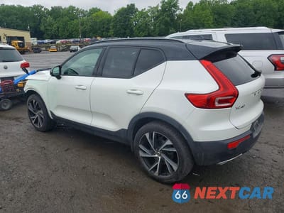 Drugie zdjęcie samochodu z przodu: 2019 VOLVO XC40 T5 R-DESIGN VIN:YV4162UM4K2070102 - miniatura