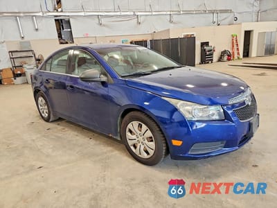 Czwarte zdjęcie samochodu z boku: 2012 CHEVROLET CRUZE LS VIN:1G1PC5SH5C7277687 - miniatura