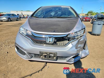Piąte zdjęcie samochodu w środku: 2018 HONDA FIT LX VIN:3HGGK5G47JM733841 - miniatura