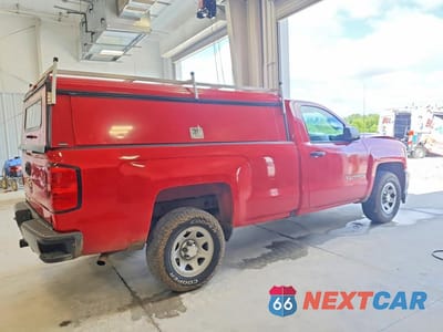 Trzecie zdjęcie samochodu z tyłu: 2018 CHEVROLET SILVERADO C1500 VIN:1GCNCNEH7JZ132372 - miniatura