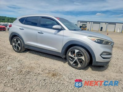 Czwarte zdjęcie samochodu z boku: 2016 HYUNDAI TUCSON LIMITED VIN:KM8J33A25GU040232 - miniatura