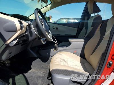 Zdjęcie 7 z 12 samochodu: 2017 TOYOTA PRIUS TWO ECO VIN:JTDKARFU4H3536996 - miniatura