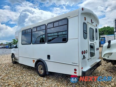 Trzecie zdjęcie samochodu z tyłu: 2017 FORD ECONOLINE E450 SUPER DUTY CUTAWAY VAN VIN:1FDFE4FSXHDC13744 - miniatura