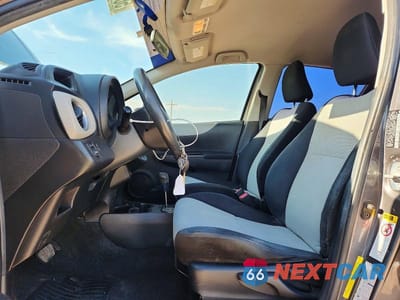Zdjęcie 7 z 13 samochodu: 2013 TOYOTA YARIS 5-DOOR LE VIN:JTDKTUD33DD542915 - miniatura