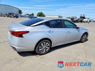 Trzecie zdjęcie samochodu z tyłu: 2019 NISSAN ALTIMA S VIN:1N4BL4BV4KC258934 - miniatura