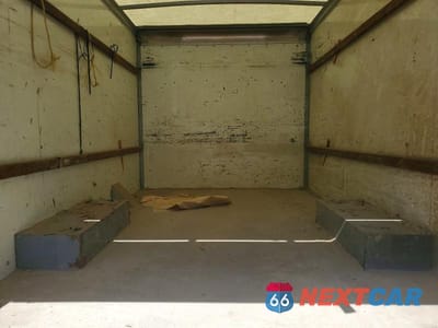 Zdjęcie 10 z 12 samochodu: 2020 GMC SAVANA BOX TRUCK VIN:1GD07RFP0L1180045 - miniatura