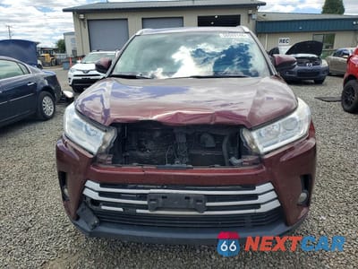 Piąte zdjęcie samochodu w środku: 2018 TOYOTA HIGHLANDER HYBRID XLE VIN:5TDJGRFH4JS038380 - miniatura