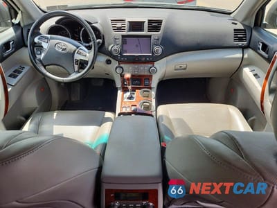Zdjęcie 8 z 13 samochodu: 2012 TOYOTA HIGHLANDER LIMITED VIN:5TDDK3EH3CS141433 - miniatura