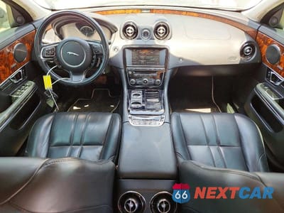Zdjęcie 8 z 12 samochodu: 2015 JAGUAR XJ VIN:SAJWJ1CDXF8V79327 - miniatura