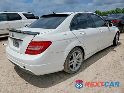 Trzecie zdjęcie samochodu z tyłu: 2013 MERCEDES-BENZ C 250 VIN:WDDGF4HB6DR287619 - miniatura