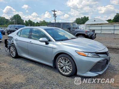 Czwarte zdjęcie samochodu z boku: 2018 TOYOTA CAMRY XLE VIN:4T1B11HKXJU036981 - miniatura