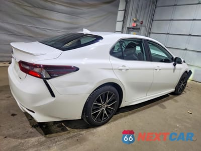 Trzecie zdjęcie samochodu z tyłu: 2021 TOYOTA CAMRY SE VIN:4T1G11AK9MU555539 - miniatura