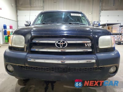 Piąte zdjęcie samochodu w środku: 2004 TOYOTA TUNDRA ACCESS CAB SR5 VIN:5TBRT34114S452506 - miniatura