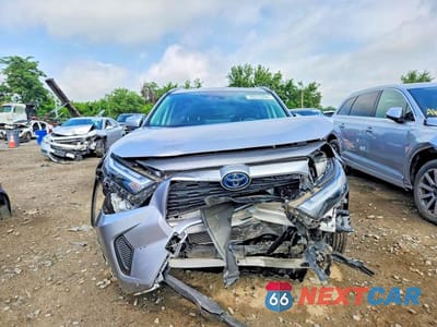 Piąte zdjęcie samochodu w środku: 2023 TOYOTA RAV4 HYBRID XLE VIN:JTMRWRFV1PD186762 - miniatura
