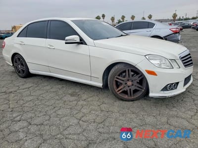 Czwarte zdjęcie samochodu z boku: 2010 MERCEDES-BENZ E 350 VIN:WDDHF5GB2AA212759 - miniatura