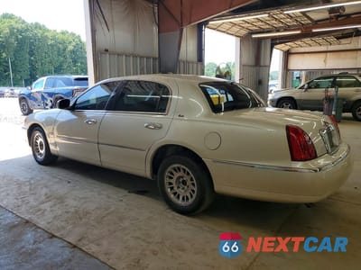 Drugie zdjęcie samochodu z przodu: 1999 LINCOLN TOWN CAR CARTIER VIN:1LNHM83W4XY622002 - miniatura