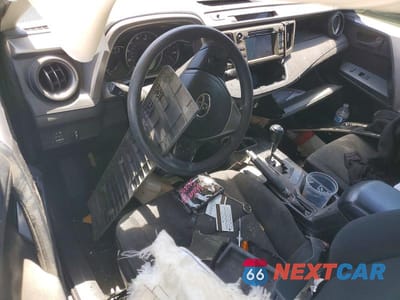 Zdjęcie 8 z 12 samochodu: 2016 TOYOTA RAV4 LE VIN:JTMZFREVXGD086872 - miniatura