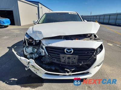 Piąte zdjęcie samochodu w środku: 2018 MAZDA 3 TOURING VIN:3MZBN1L37JM198352 - miniatura