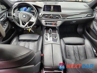 Zdjęcie 8 z 12 samochodu: 2018 BMW 750 XI VIN:WBA7F2C57JG423678 - miniatura