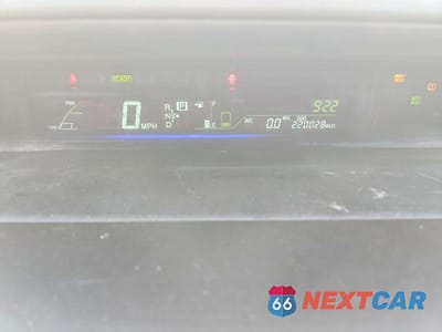 Zdjęcie 9 z 13 samochodu: 2016 TOYOTA PRIUS V TWO VIN:JTDZN3EU2GJ044124 - miniatura