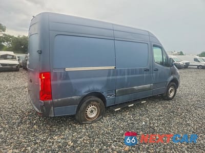 Trzecie zdjęcie samochodu z tyłu: 2019 MERCEDES-BENZ SPRINTER 2500/3500 DELIVERY VAN VIN:WD4PF0CD8KP085648 - miniatura