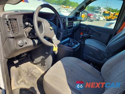 Zdjęcie 8 z 13 samochodu: 2019 CHEVROLET EXPRESS G2500 VIN:1GCWGAF13K1250213 - miniatura