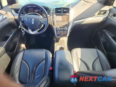 Zdjęcie 8 z 12 samochodu: 2019 LINCOLN MKC RESERVE VIN:5LMCJ3C97KUL44788 - miniatura