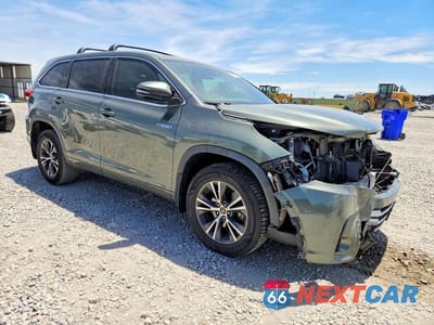 Czwarte zdjęcie samochodu z boku: 2017 TOYOTA HIGHLANDER HYBRID LE VIN:5TDBGRFH2HS033256 - miniatura