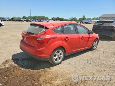 Trzecie zdjęcie samochodu z tyłu: 2014 FORD FOCUS SE VIN:1FADP3K22EL132878 - miniatura