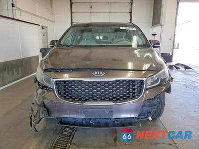 Piąte zdjęcie samochodu w środku: 2017 KIA SEDONA LX VIN:KNDMB5C15H6220272 - miniatura