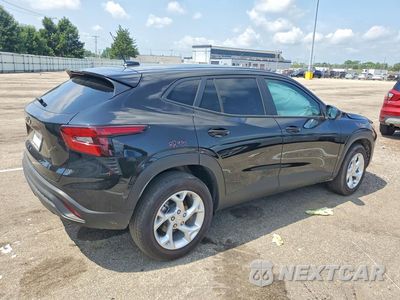 Trzecie zdjęcie samochodu z tyłu: 2026 CHEVROLET TRAX LS VIN:KL77LFEP5TC095816 - miniatura