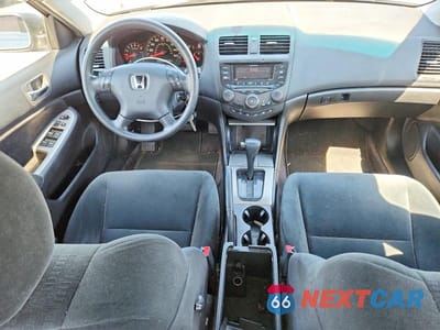 Zdjęcie 8 z 12 samochodu: 2005 HONDA ACCORD EX VIN:1HGCM56755A000131 - miniatura
