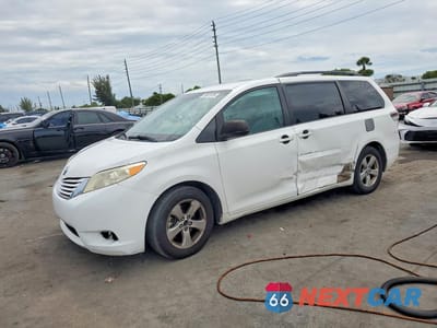 2015 TOYOTA SIENNA LE 5TDKK3DCXFS560235 - główne zdjęcie licytacji z USA - miniatura