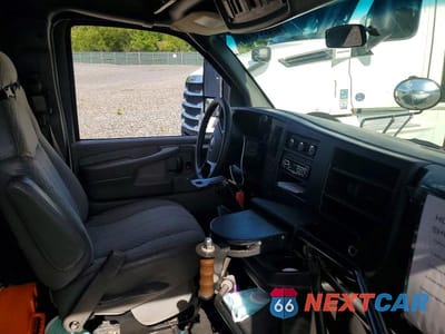 Piąte zdjęcie samochodu w środku: 2009 CHEVROLET EXPRESS G3500 VIN:1GBHG31C991116060 - miniatura