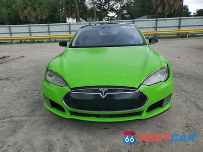 Piąte zdjęcie samochodu w środku: 2016 TESLA MODEL S VIN:5YJSA1E20GF126716 - miniatura