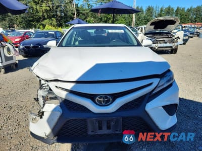 Piąte zdjęcie samochodu w środku: 2018 TOYOTA CAMRY SE VIN:4T1B11HK4JU526249 - miniatura