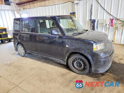 Czwarte zdjęcie samochodu z boku: 2006 TOYOTA SCION XB VIN:JTLKT324964065632 - miniatura