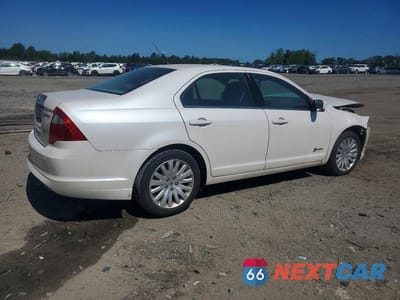 Trzecie zdjęcie samochodu z tyłu: 2010 FORD FUSION HYBRID VIN:3FADP0L32AR381361 - miniatura